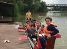  Bejárható Magyarország Programban részt vevő 6. évfolyamos gyerekek birtokukba veszik a sárkányhajót