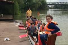  Bejárható Magyarország Programban részt vevő 6. évfolyamos gyerekek birtokukba veszik a sárkányhajót