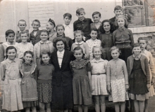 1956-ban végzettek 1954-ben 6.a-sként Dániel Ilonával