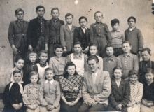 1949-50 Bíró Vince, felesége és tanítványaik