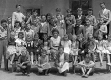 Osztálykép Erős Pálnéval 60-as évek